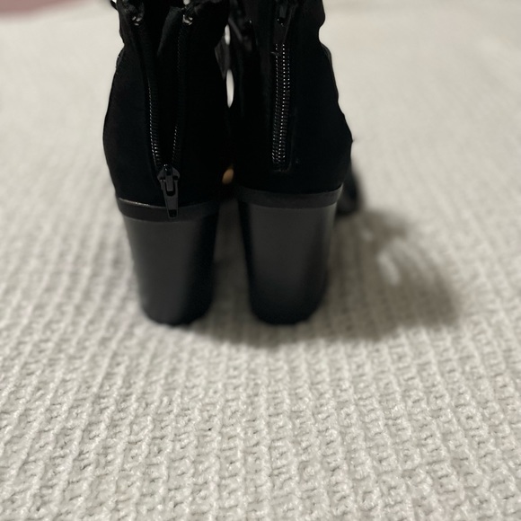 Black laced bootie heels - Picture 4 of 4